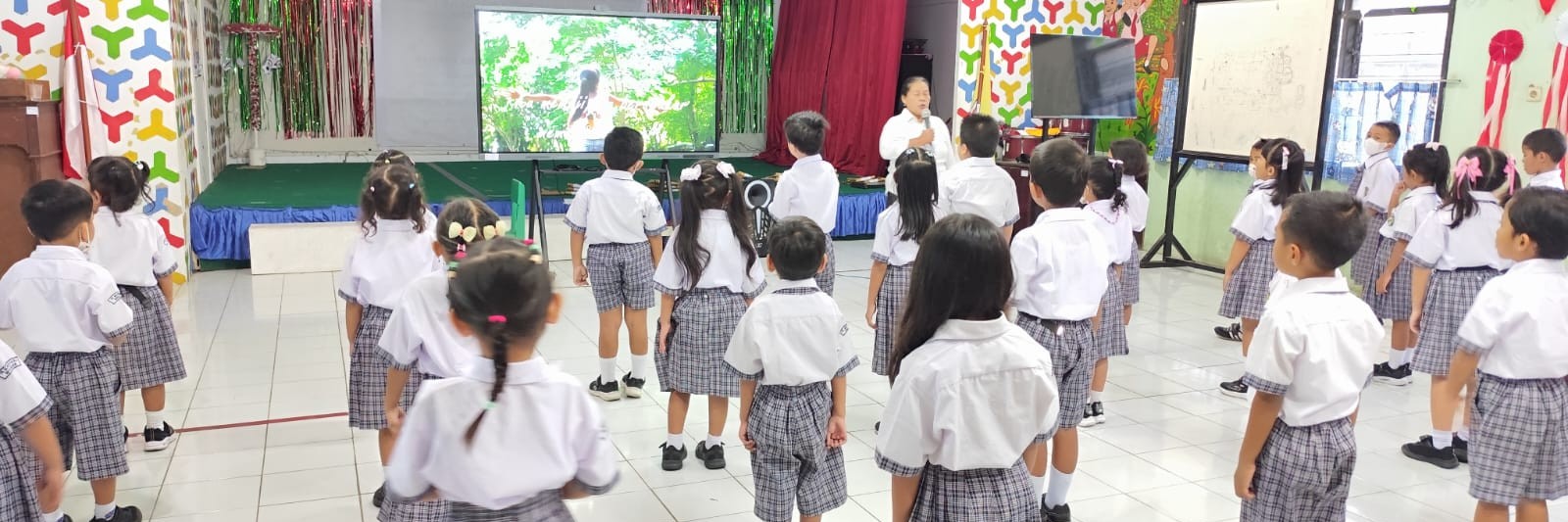Pembiasaan Pagi di Aula menggunakan IFP